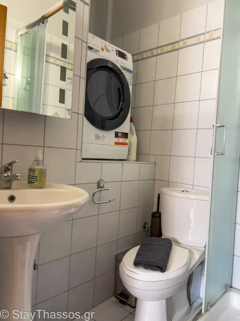 Andreadis Maisonette bathroom