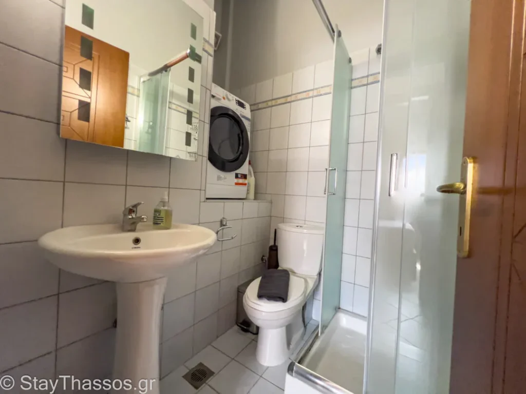 Andreadis Maisonette bathroom