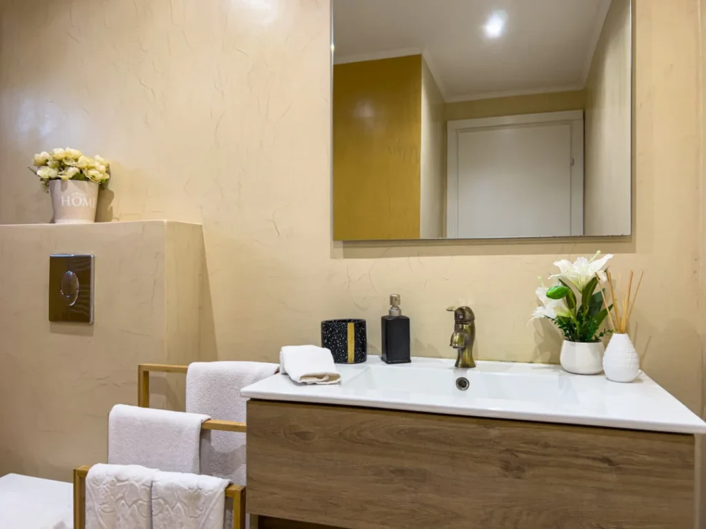Villa Aniez Bathroom and Shower ground Floor