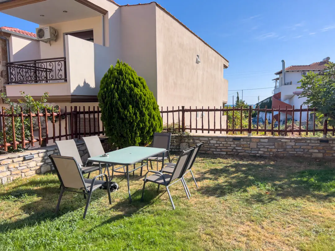 Venia’s House garden building (4)